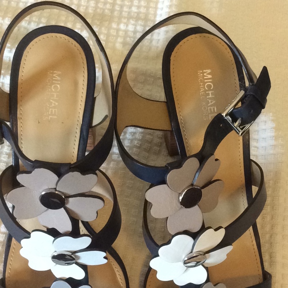 Michael Kors Heels 💥SOLD💥 - Picture 2 of 4